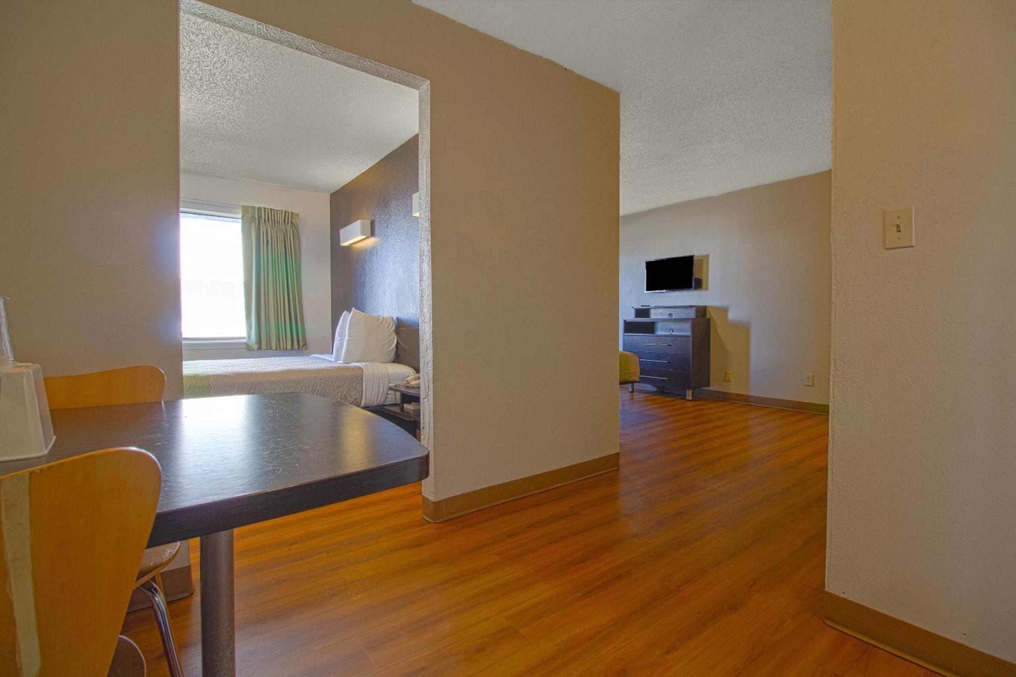Studio Inn Extended Stay Oklahoma City Airport By Oyo Kültér fotó